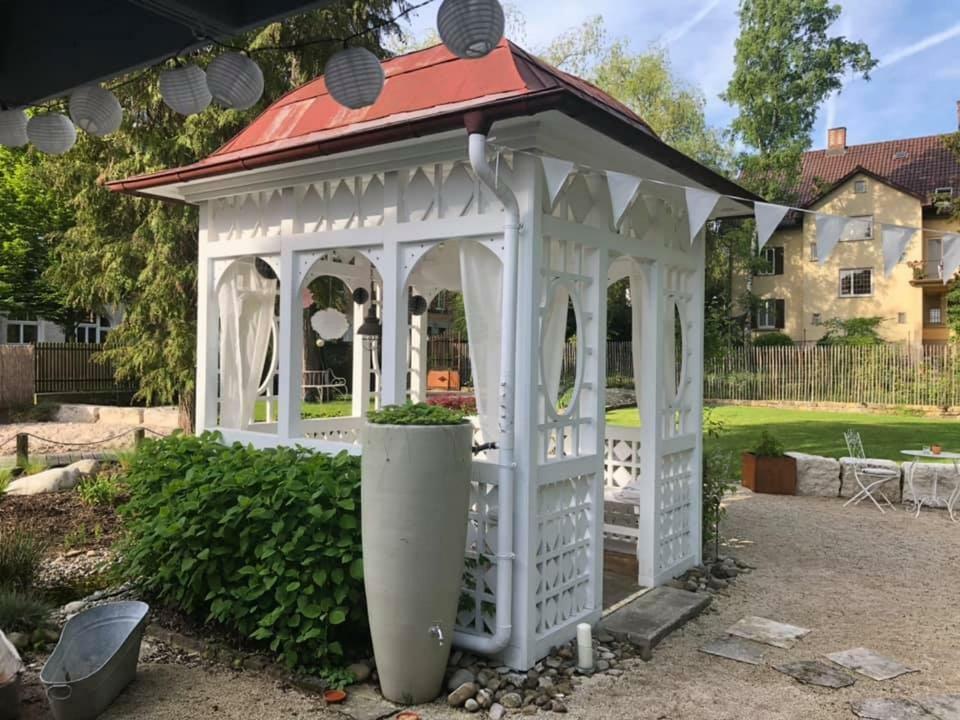 Отель Kunstwerk B Троссинген Экстерьер фото